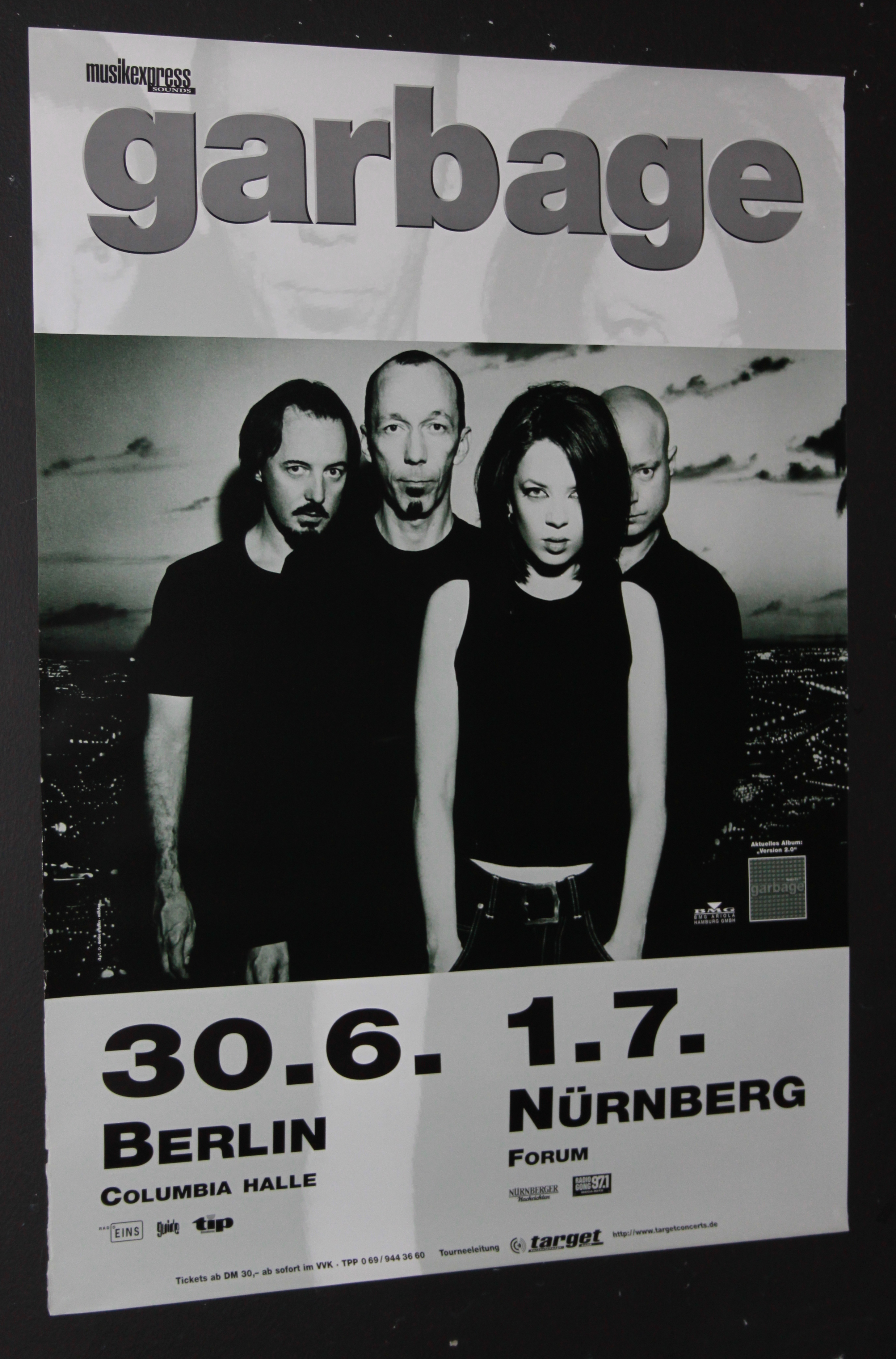 Garbage  - Version 2 1998 Original Concert Tour Dates Poster - 59x84cm - AFFICHE - Bild 1 von 1
